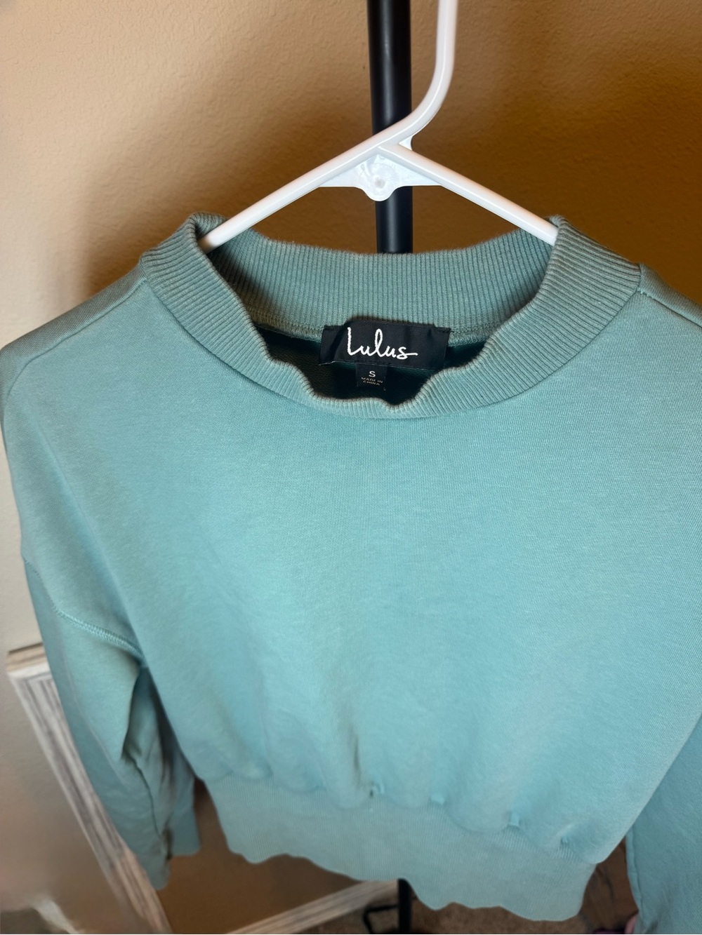 Lulus Women’s Sage Green Cropped Sweatshirt